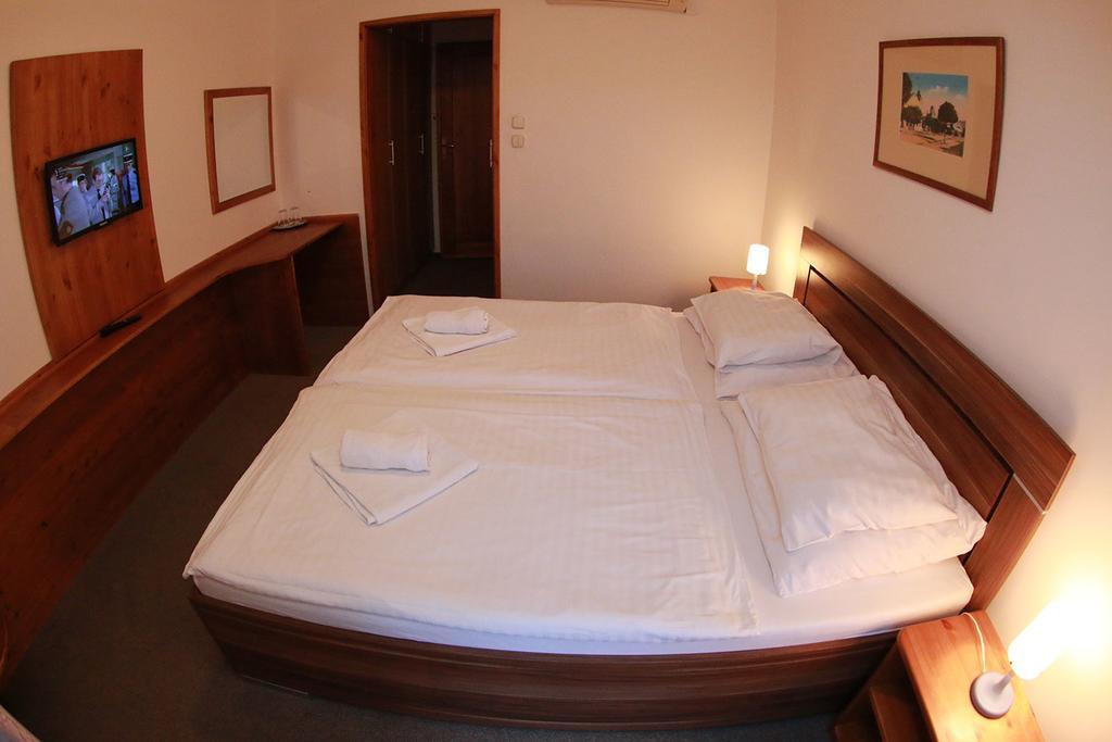 Hotel St.Florian Штурово Экстерьер фото