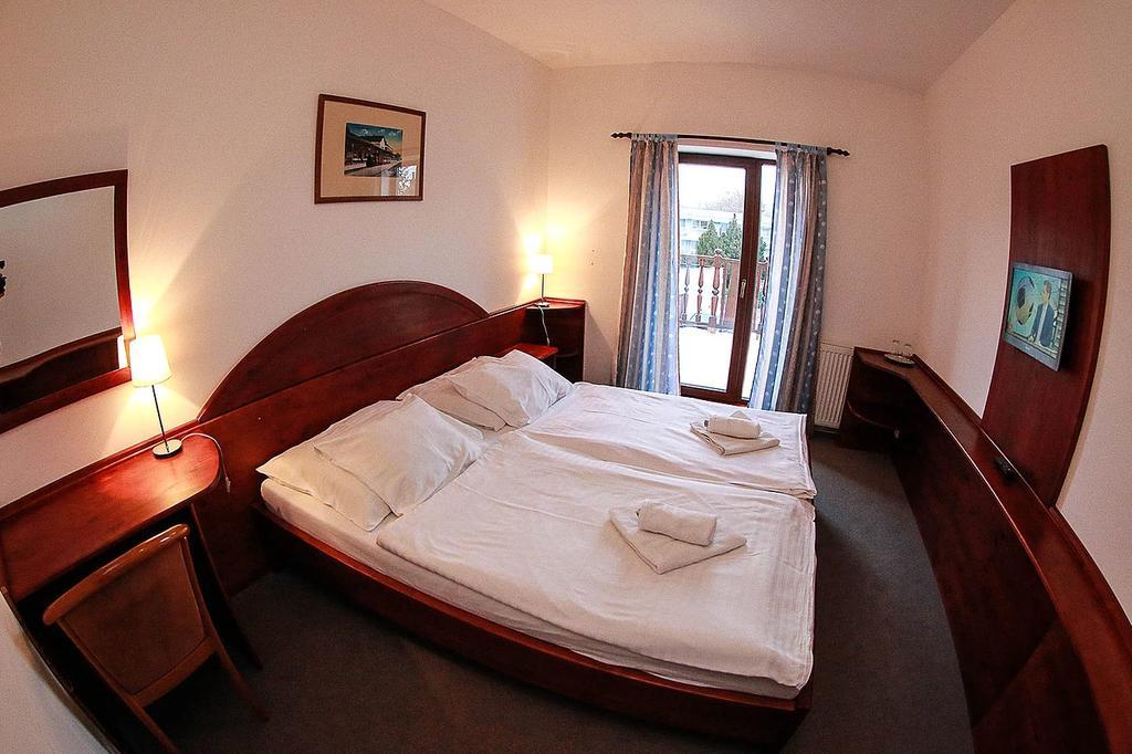 Hotel St.Florian Штурово Экстерьер фото